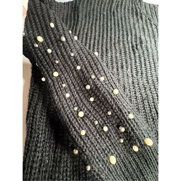 Slouchy Sweater Top with Pearl Beads - Picture 5 of 7